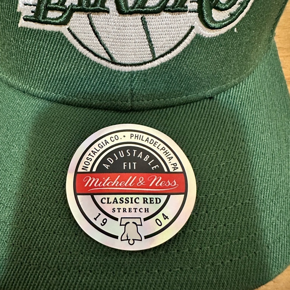 NWT La Lakers Mitchell & Ness Green Cap - Picture 5 of 10